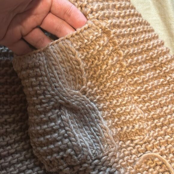 NWT cozy knit scarf - Picture 5 of 6